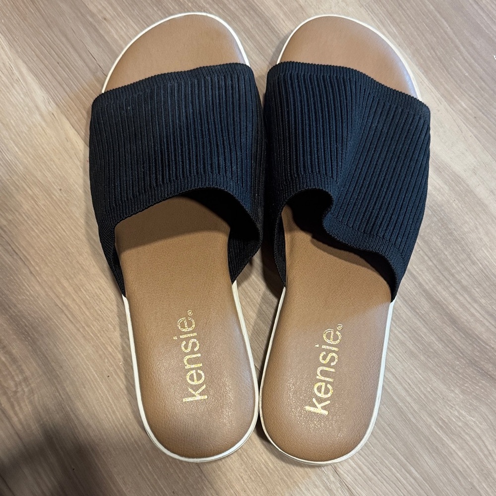 Kensie Black Ribbed Slide Sandals